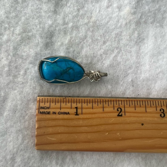 Blue howlite crystal wire wrapped - Picture 2 of 2